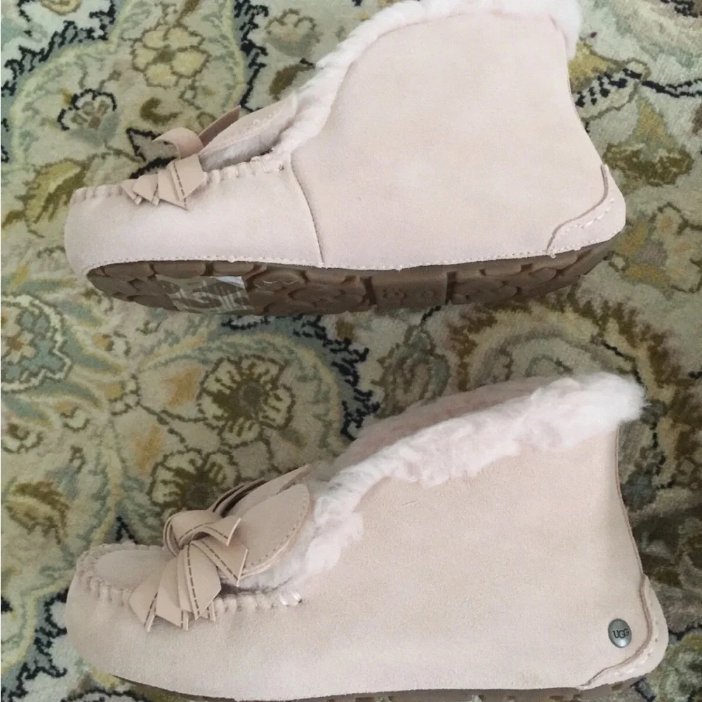 UGG Alena Girls pink suede Bow Moccasins flat shoes fur slip-on USA 5 new in box
